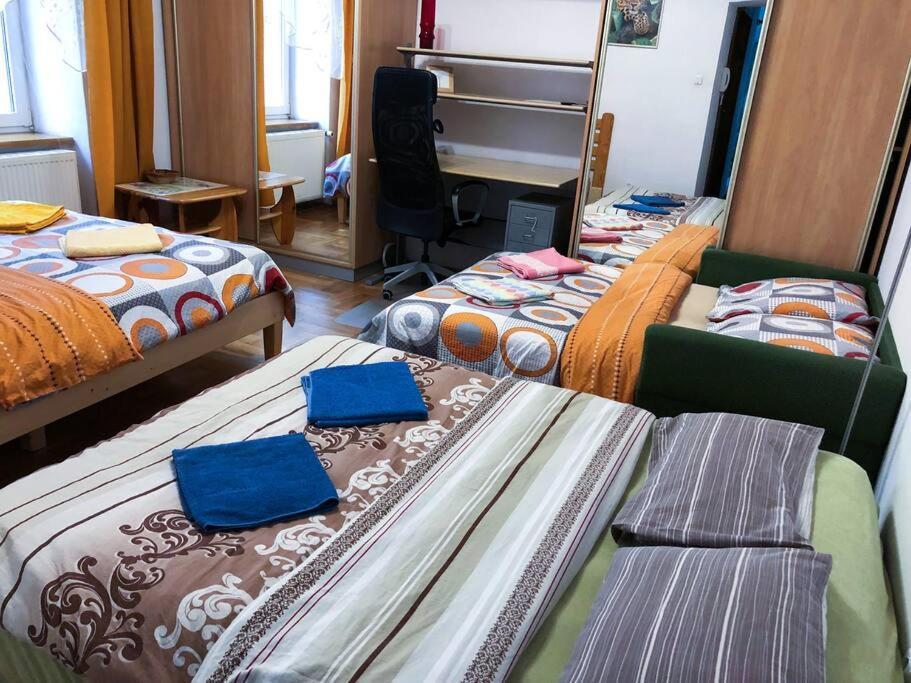 Apartment Sunny Apartment. 5 Minutes Walk From Main Sqare. *