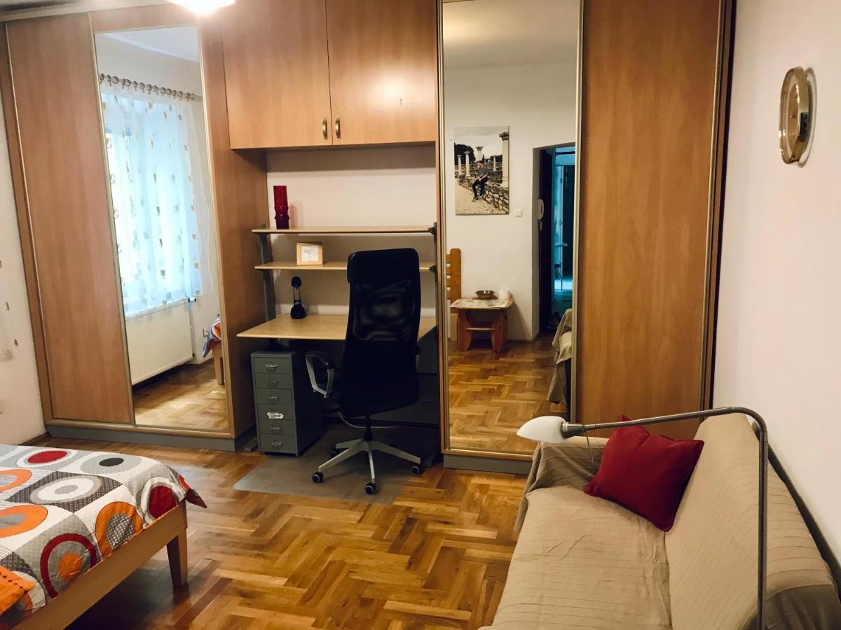 Apartment Sunny Apartment. 5 Minutes Walk From Main Sqare. *